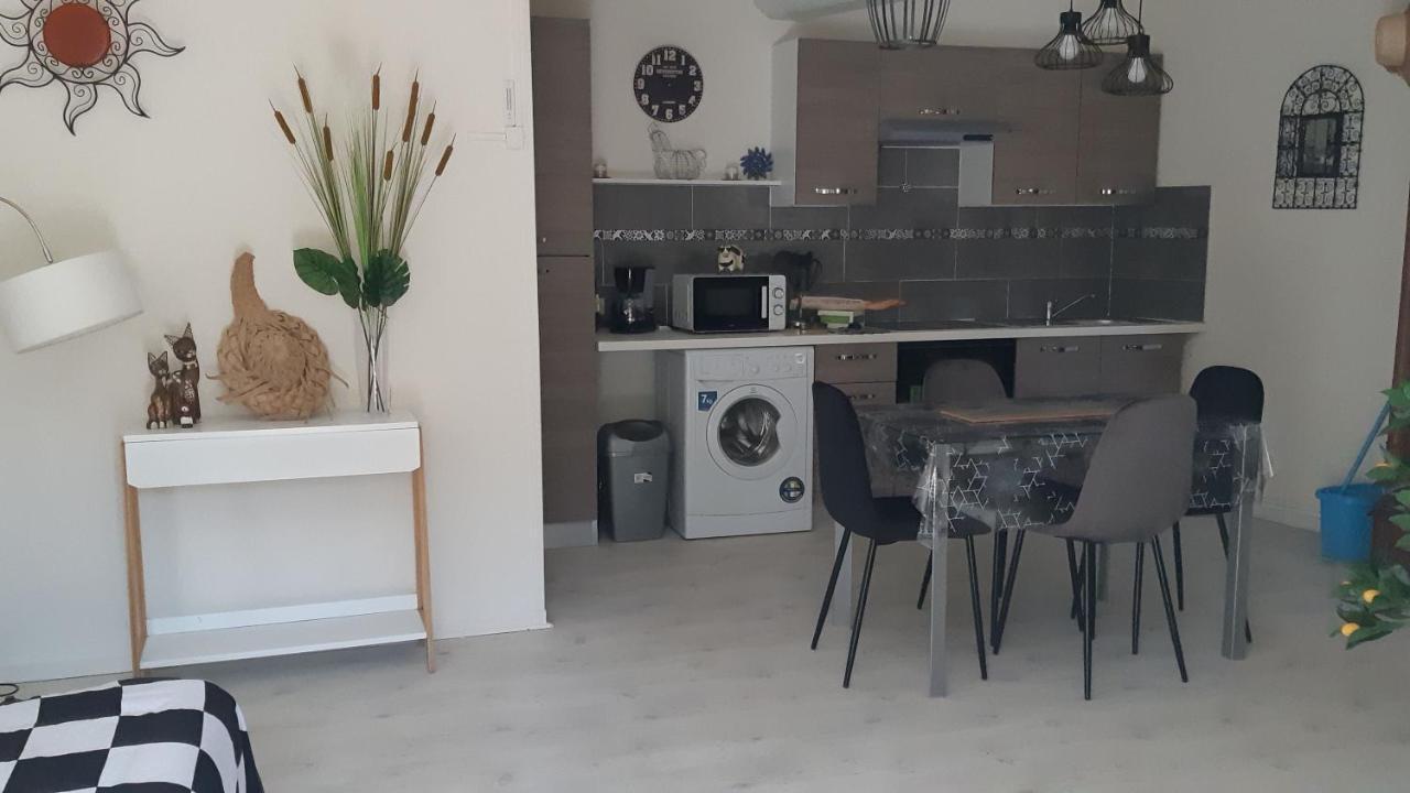 Charmant T2 Tout Confort Au Centre Du Village ! Florensac Ngoại thất bức ảnh